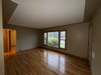 Building Photo - "Charming 2-Bed Gem with Hardwood Floors in Saint Paul's Vibrant South Side!"
