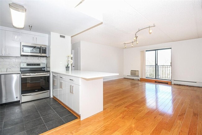 Primary Photo - 123 Mamaroneck Ave