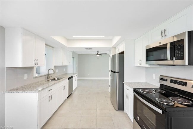 Building Photo - 4862 Regal Dr