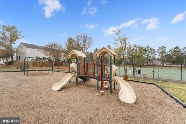 Building Photo - 9228 Acer Ln