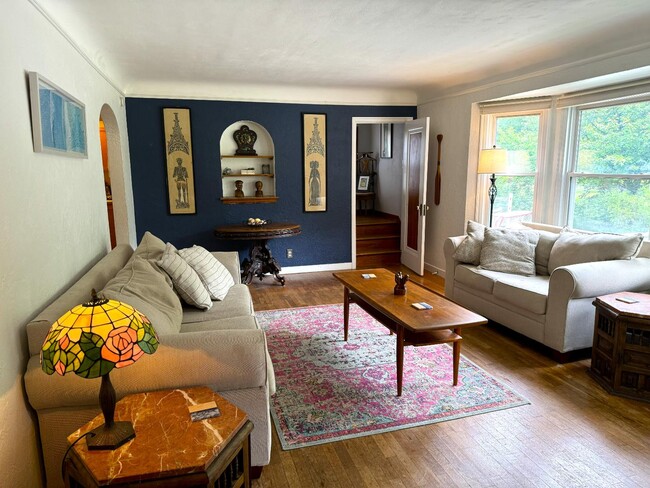 Building Photo - 144 Waukazoo Dr