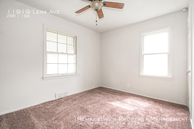 Building Photo - 11919 Lena Ave