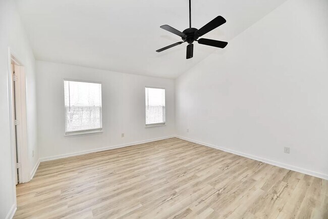 Building Photo - 11888 Esty Way