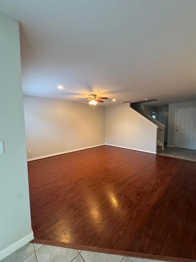 Building Photo - Avalon Park: 3 Bedroom, 2.5 Bath, 2 Car Garage Townhome