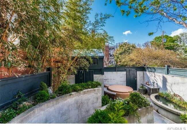 Building Photo - -- AVAILABLE JULY 15TH --  4 BR / 3.5 BA Gorgeous Home in The Fan, Available July 15tht!