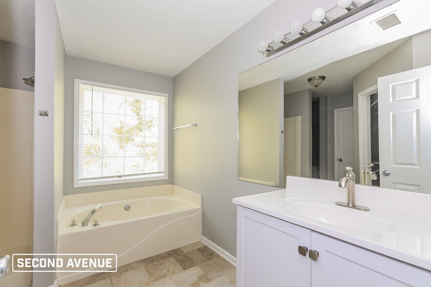 Building Photo - 512 Gatewood Dr