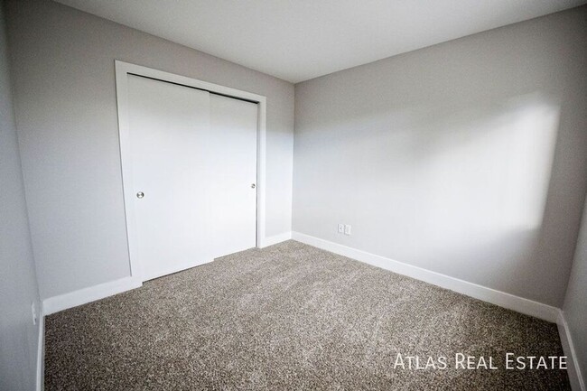 Building Photo - 2nd Floor LoHi 2 Bed 1 Bath with a Private...