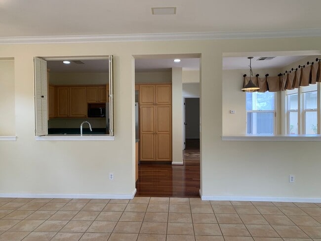 Building Photo - 520 Lunalilo Home Rd