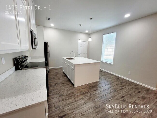Building Photo - 1403 Petri Dr