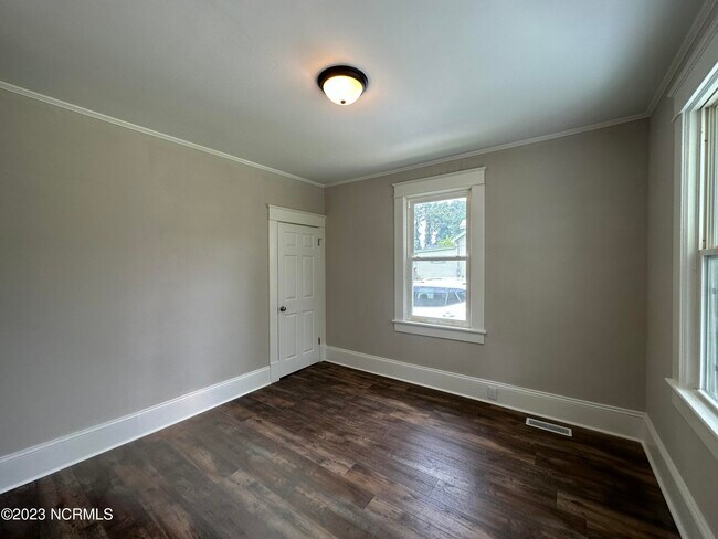 Building Photo - 1002 Fairfield Ave