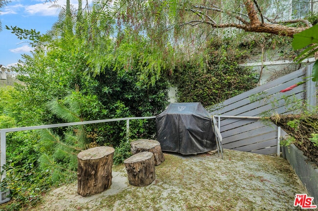 Building Photo - 13563 Contour Dr