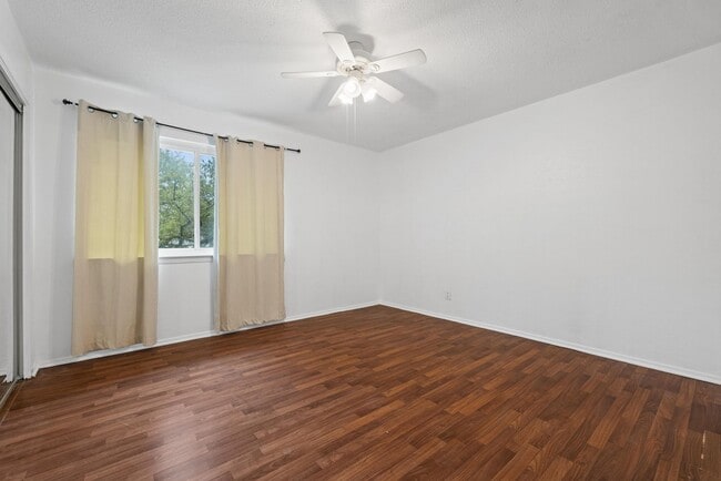 Building Photo - Happiness on Harcourt!