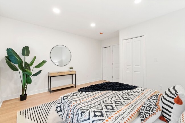 Building Photo - 1638 Latona St