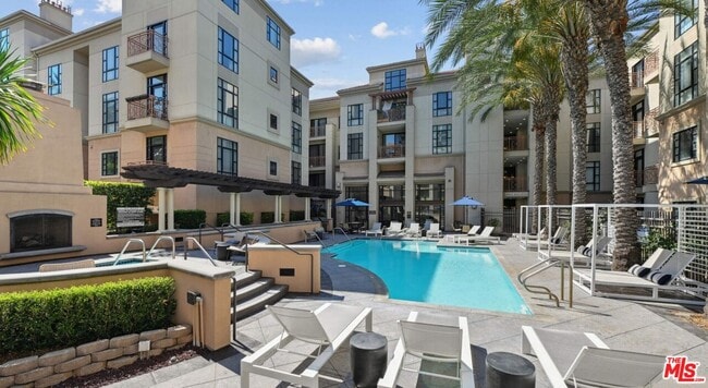 Building Photo - 290 N Hudson Ave