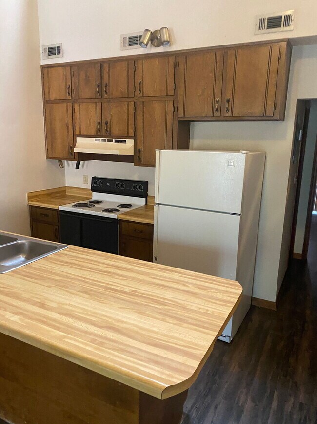 Building Photo - 1/1 With A loft! Perfect One Bedroom at A Great Price!