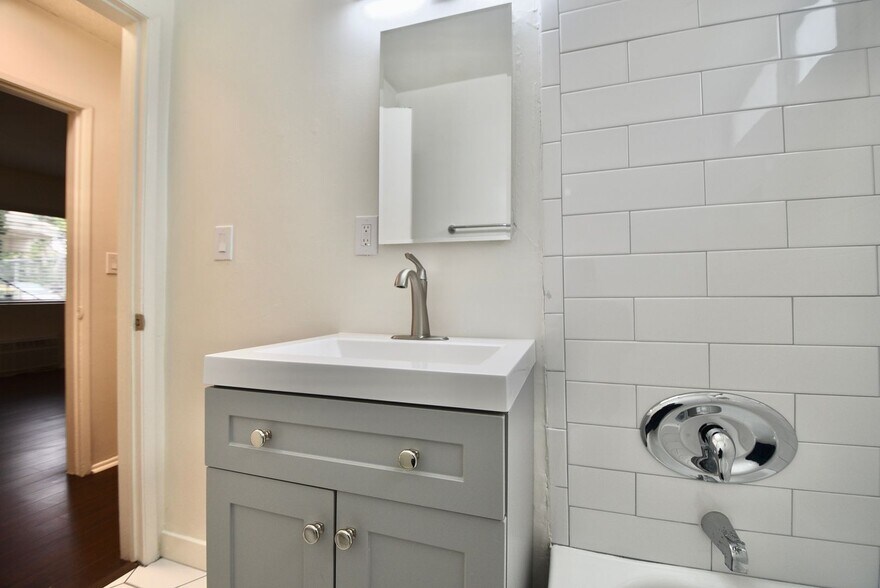 Building Photo - 5455 Bellingham Ave