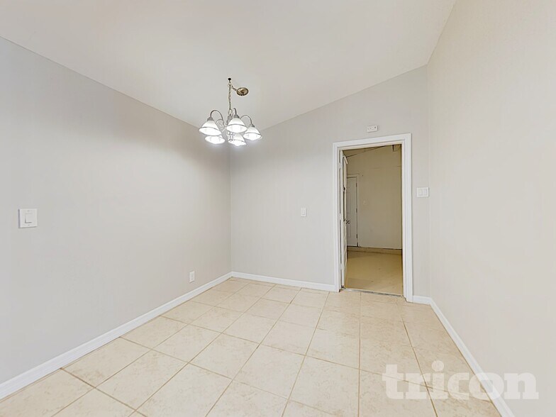 Building Photo - 514 Calhoun Ave