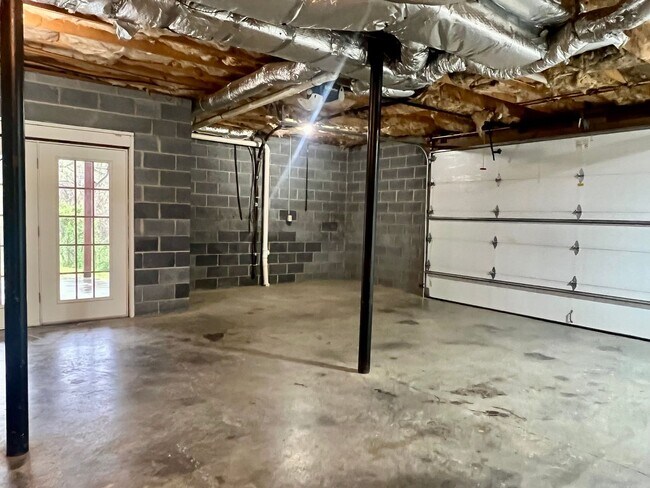 Building Photo - 1212 Ridgewood Ct