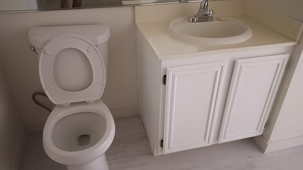 New bath vanity and fixtures - 1901 Villa Palms Ct