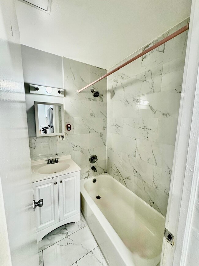 Building Photo - 593 Avenue A