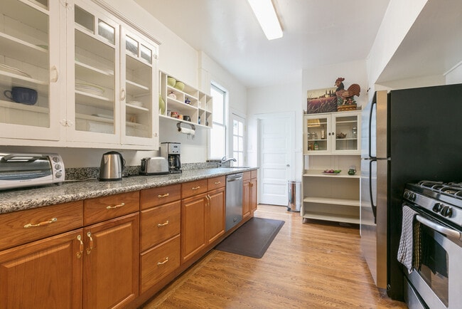 Building Photo - 2261 Union St