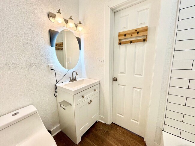 Building Photo - Charming 3 Bedroom Home in Norfolk