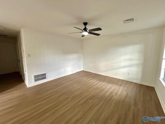 Building Photo - 4422 Bonnell Dr