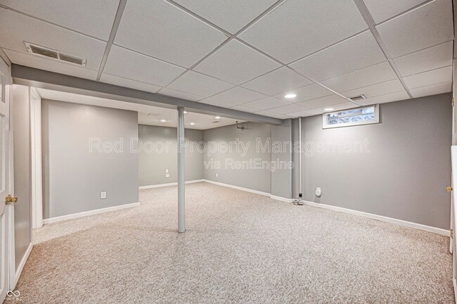 Building Photo - 6115 Indianola Ave