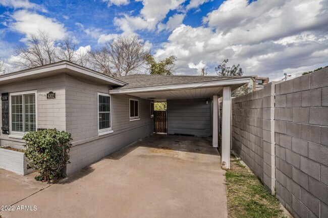 Building Photo - 4302 E Wilshire Dr