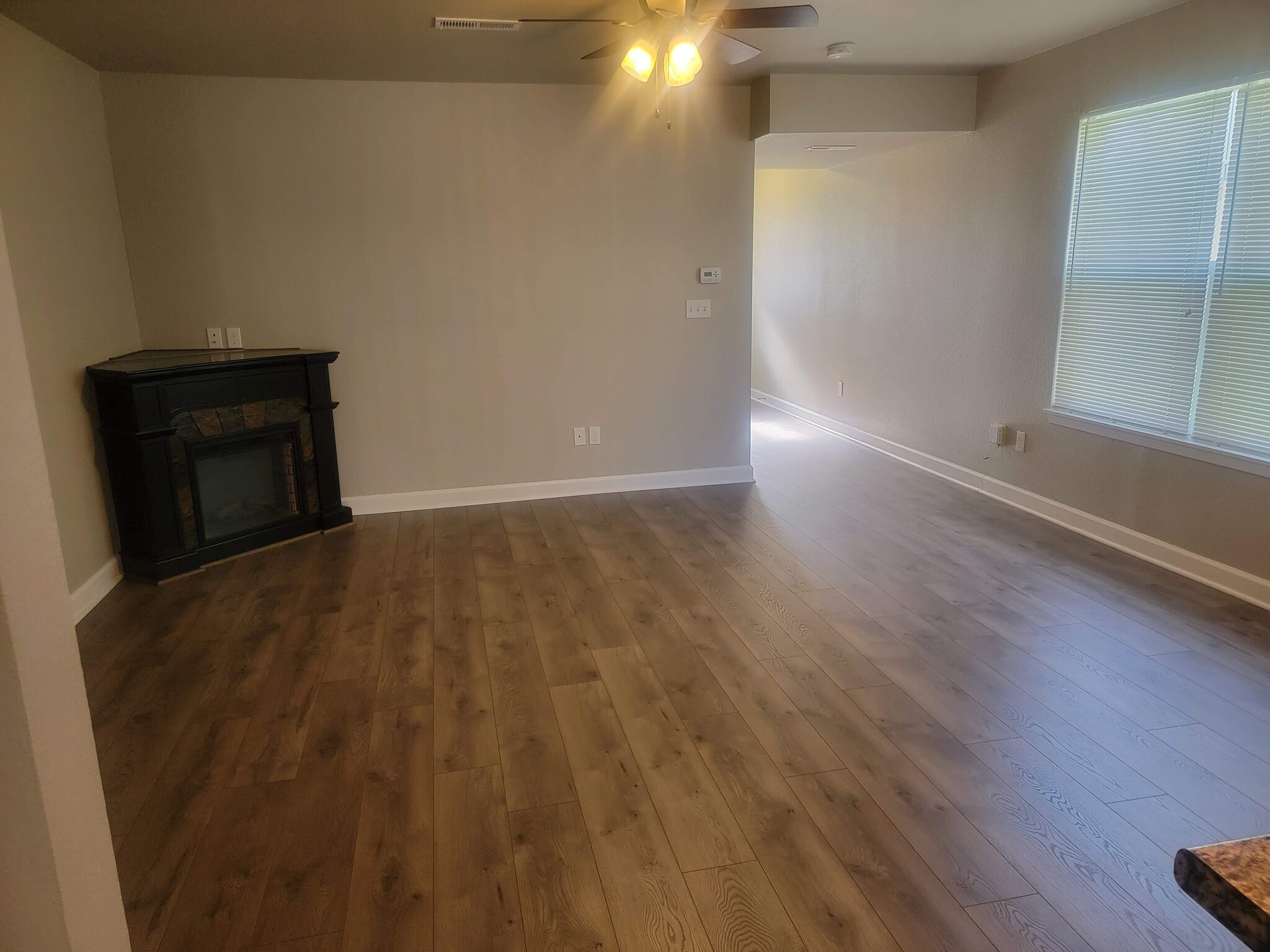 Electric corner fireplace w/ remote - 218 N Washington St