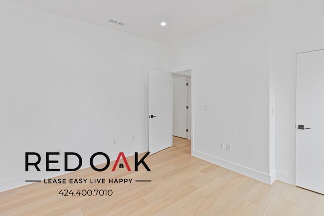 Building Photo - 325 W Avenue 38 Ave