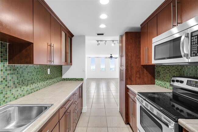 Building Photo - 5401 Collins Ave