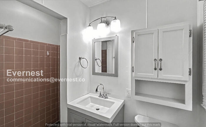 Building Photo - 906 McHann Dr