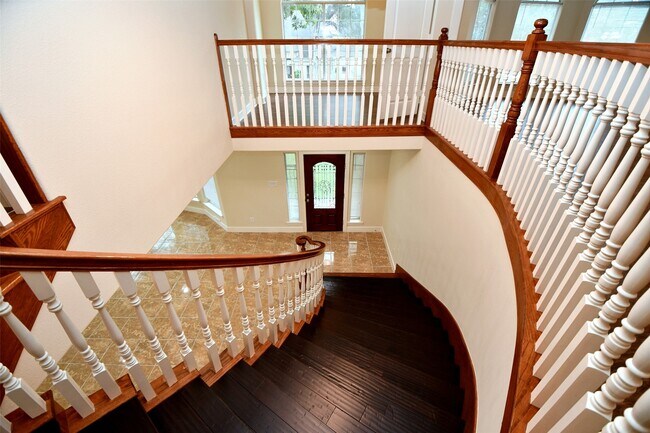 Building Photo - 5211 Holly View Dr