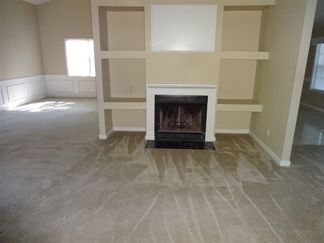 Building Photo - 875 Oaklen View Dr