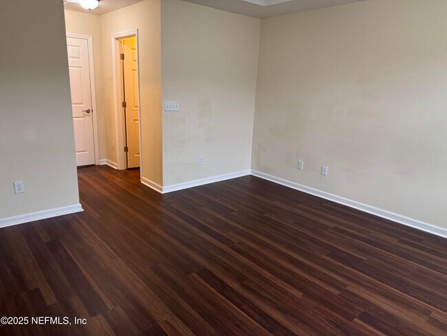 Building Photo - 398 Richmond Dr