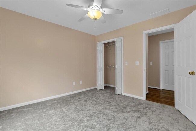 Building Photo - 915 Chipley Ct NE