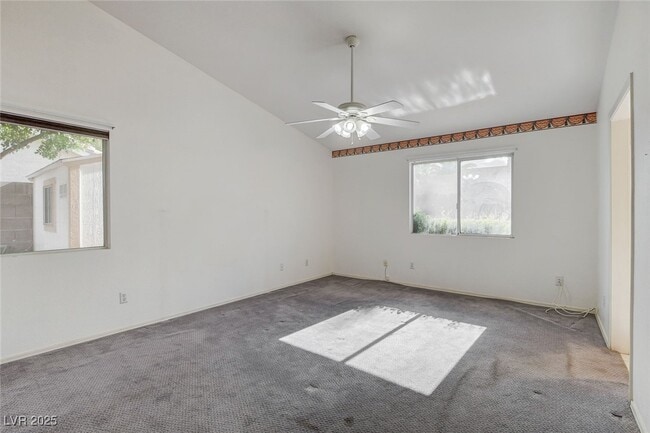 Building Photo - 114 E Tamarack Dr