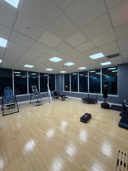 Building Photo - 600 12th St