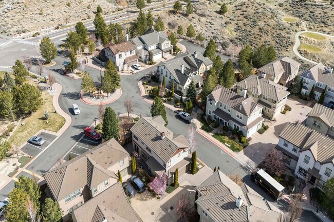 Building Photo - Gated Somersett Home!