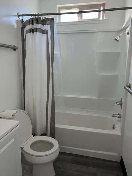 Building Photo - 1000 N Hobart Blvd