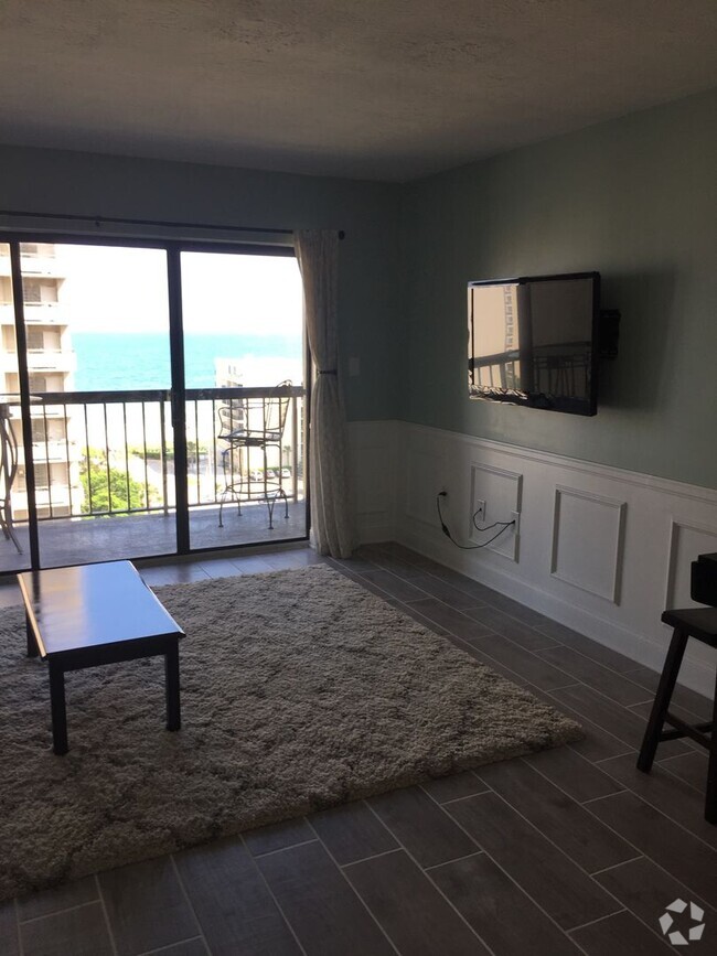 Building Photo - Fully Furnished 1 Bedroom Condo with an Oc...