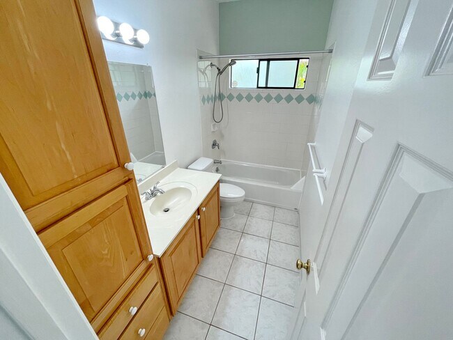 Building Photo - Unfurnished 2BR/1BA single level Ohana wit...
