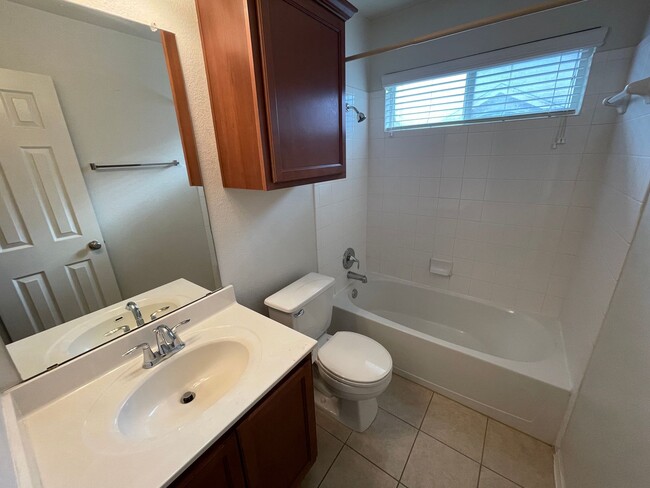 Building Photo - 6200 Suellen Ln