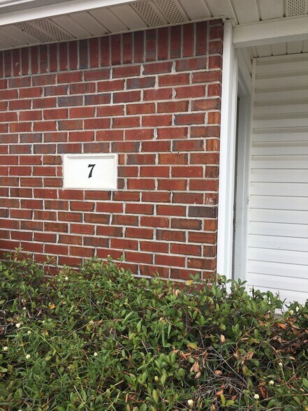 Building Photo - 7 Mulberry Rd