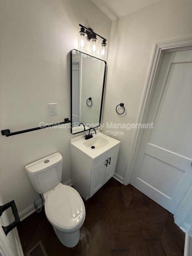 Building Photo - 139 Woodward Ct