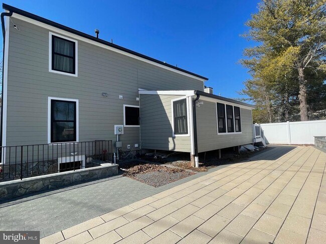 Building Photo - 7609 Croydon Pl