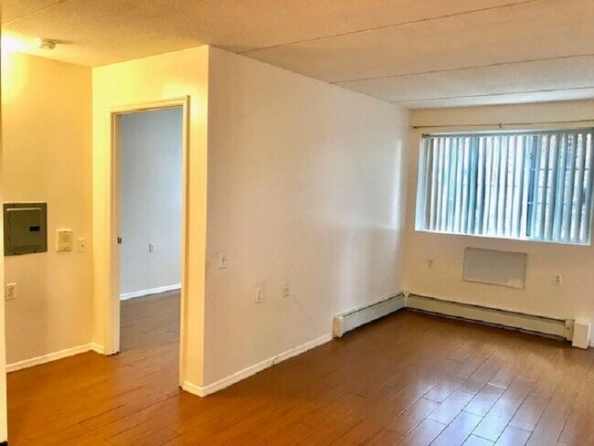 Building Photo - Gorgeous Ocean Hill one bed apt.