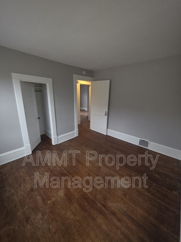 Building Photo - 1837 Grande Ave SE