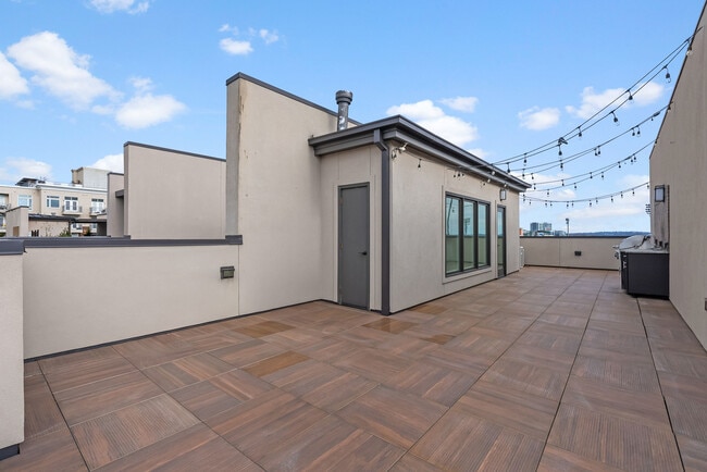 Building Photo - M West